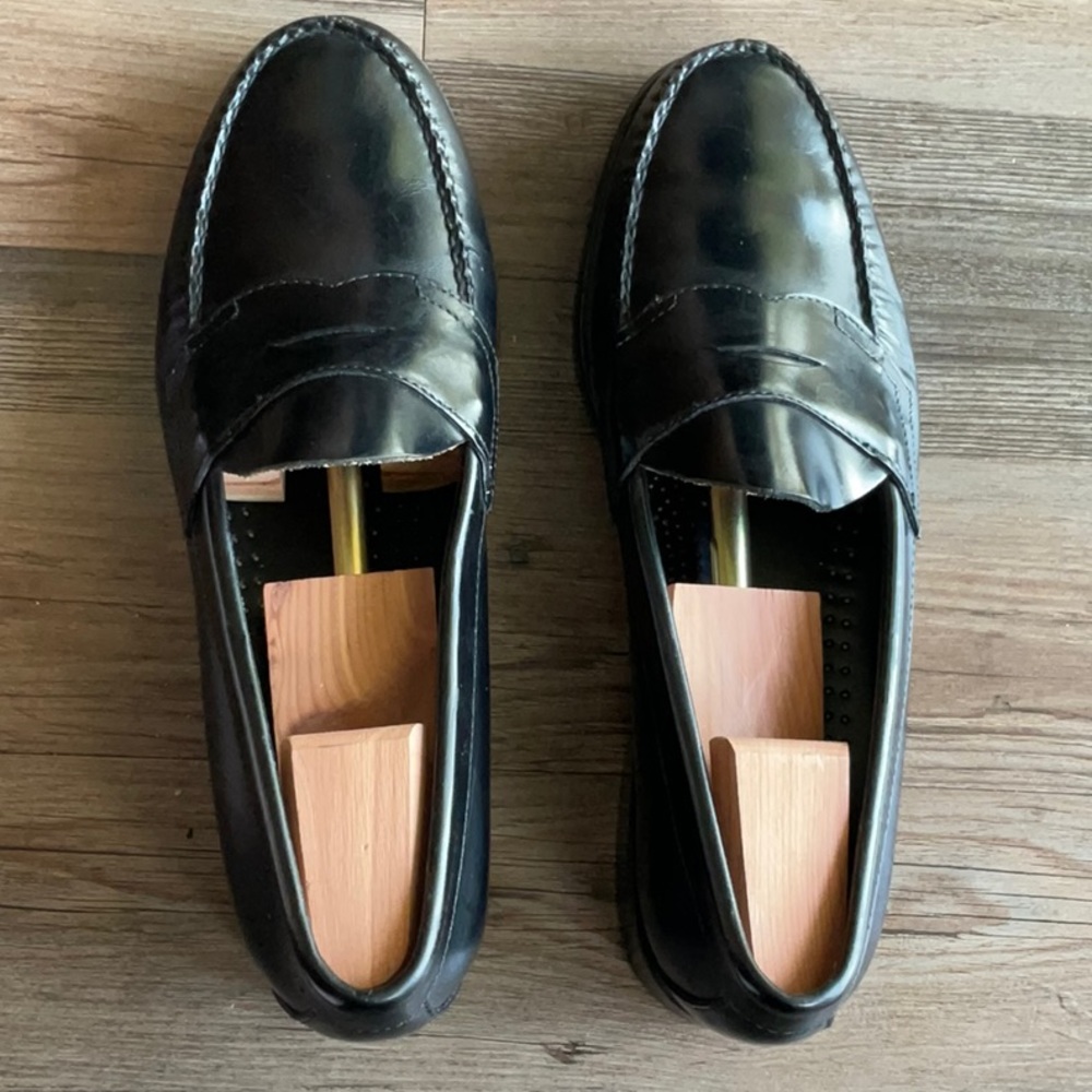 Black Bass Weejuns loafers